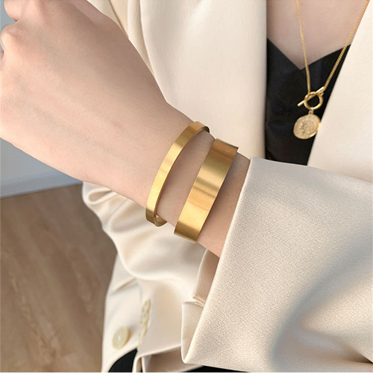 Stany Brushed 18K Gold Bangle Bracelet