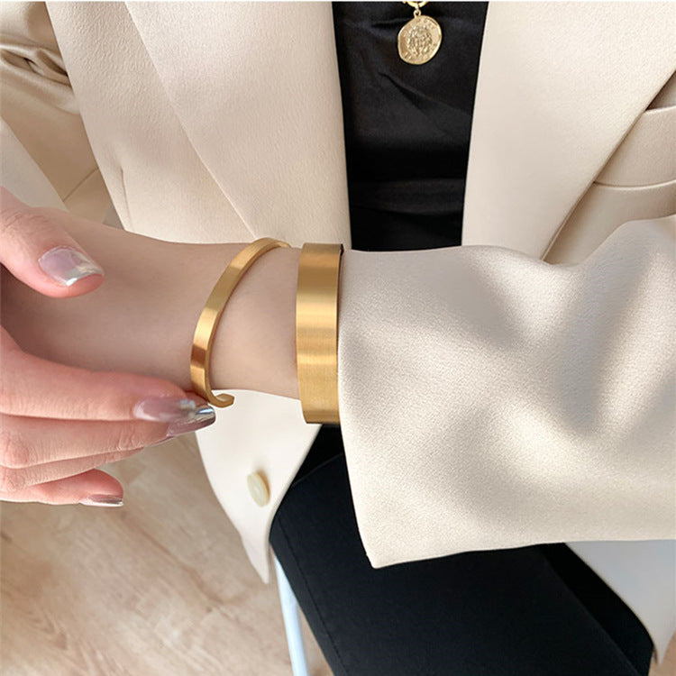 Stany Brushed 18K Gold Bangle Bracelet