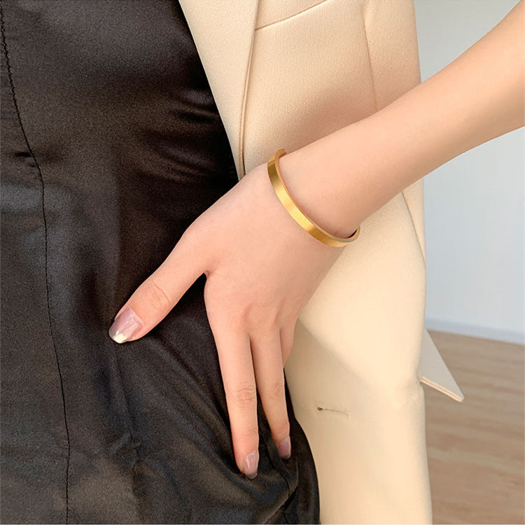 Stany Brushed 18K Gold Bangle Bracelet