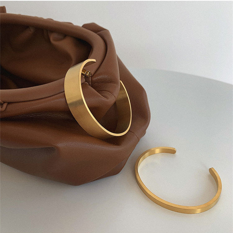 Stany Brushed 18K Gold Bangle Bracelet
