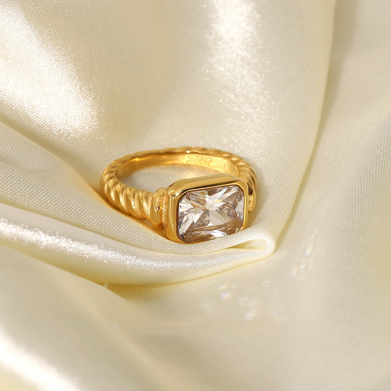 Emerald Croissant Ring-Twisted Emerald Croissant Ring-Emerald Ring