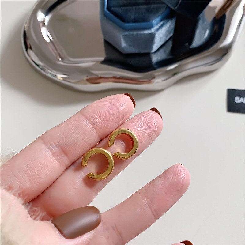 18K GOLD FILLED Ear Cuff, Gold Ear Cuff, No Piercing Cuff, Conch Earring, Gold Conch Hoop, No Piercing Earrings, Conch Cuff LATUKI