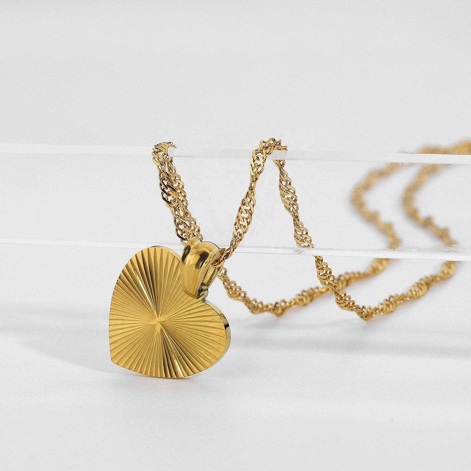 Alva Gold Heart Shimmer Charm Necklace LATUKI
