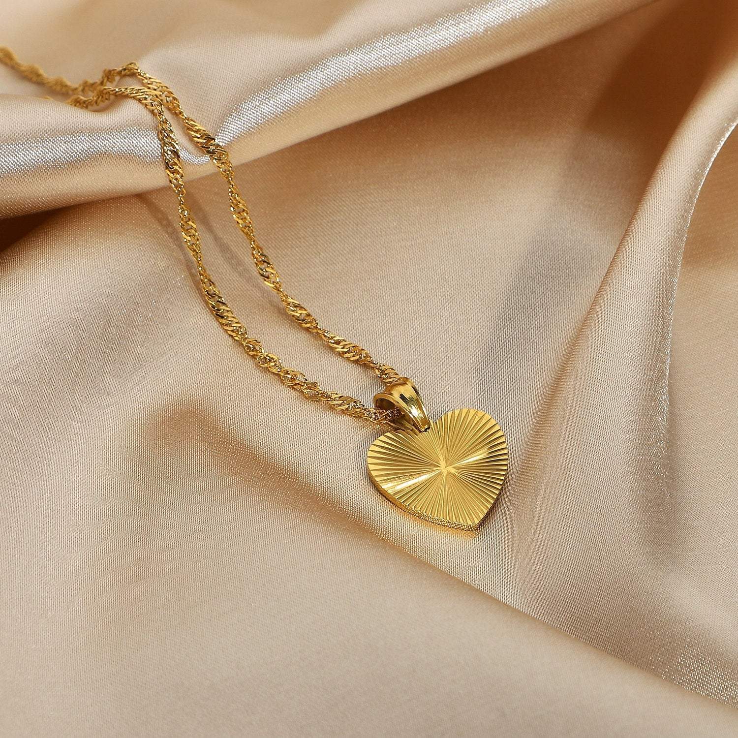 Alva Gold Heart Shimmer Charm Necklace LATUKI