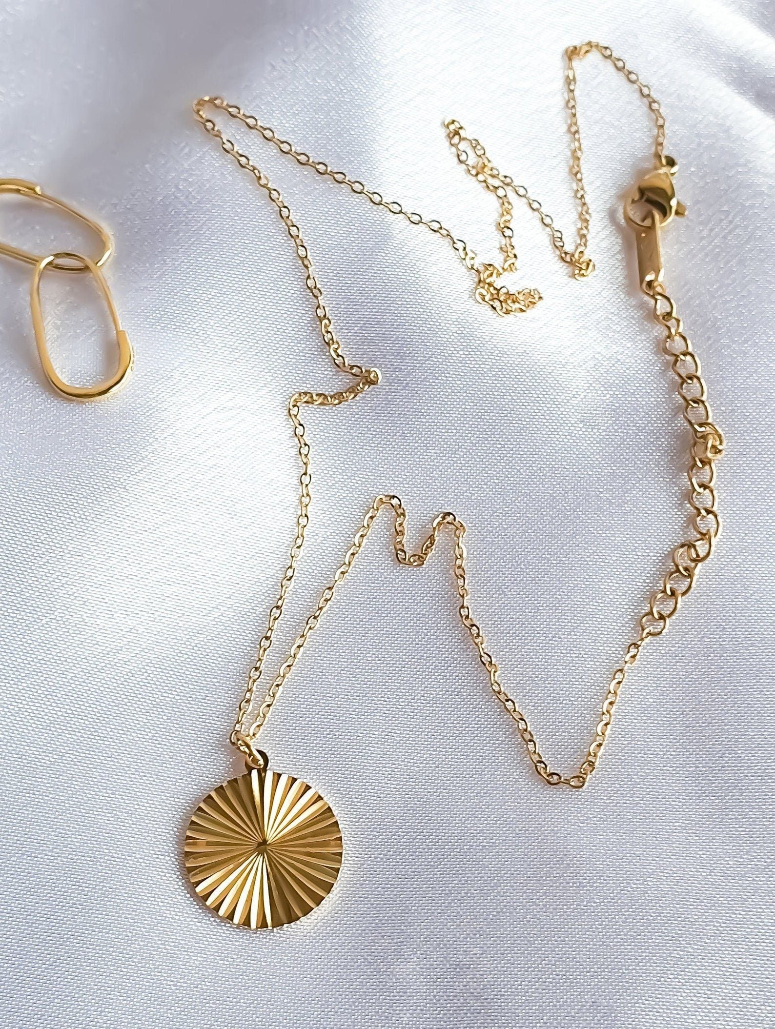 Gold Coin Charm Necklace, 18K Gold Filled Pendant Necklace, Gold Chain Necklace, Shining Sun Necklace, Coin Medallion Necklace, Gift For Her LATUKI