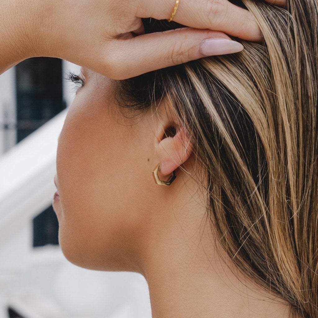 Gold Filled Hexagon Earrings, Hexagon Huggie Earrings, Tiny Huggie Earrings, Gold Huggie Earrings, Hexagon Hoop Earrings, Small Hoop Earring LATUKI