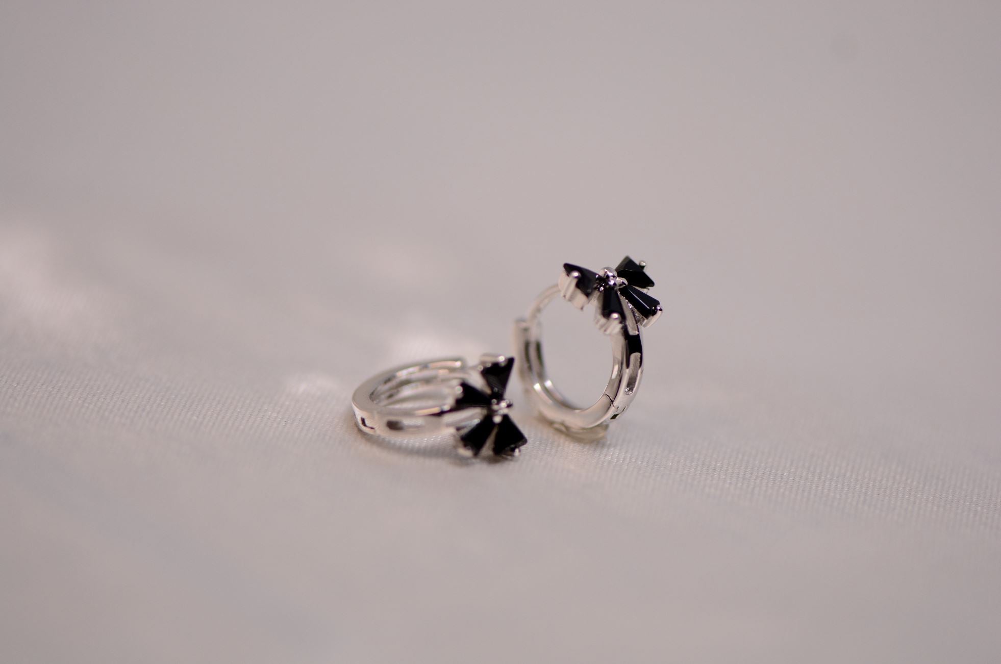 Mini bow Earrings LATUKI