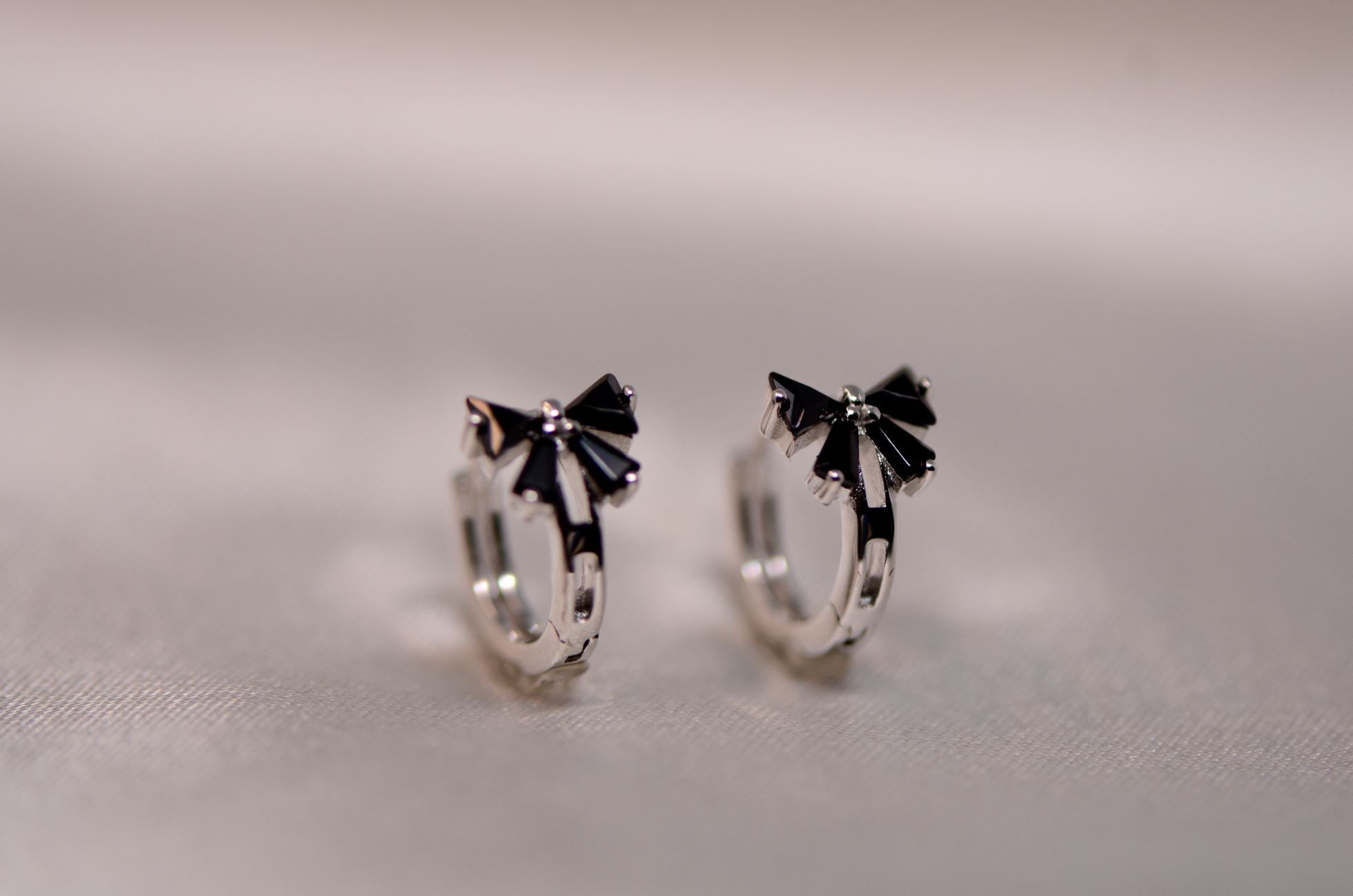 Mini bow Earrings LATUKI Silver