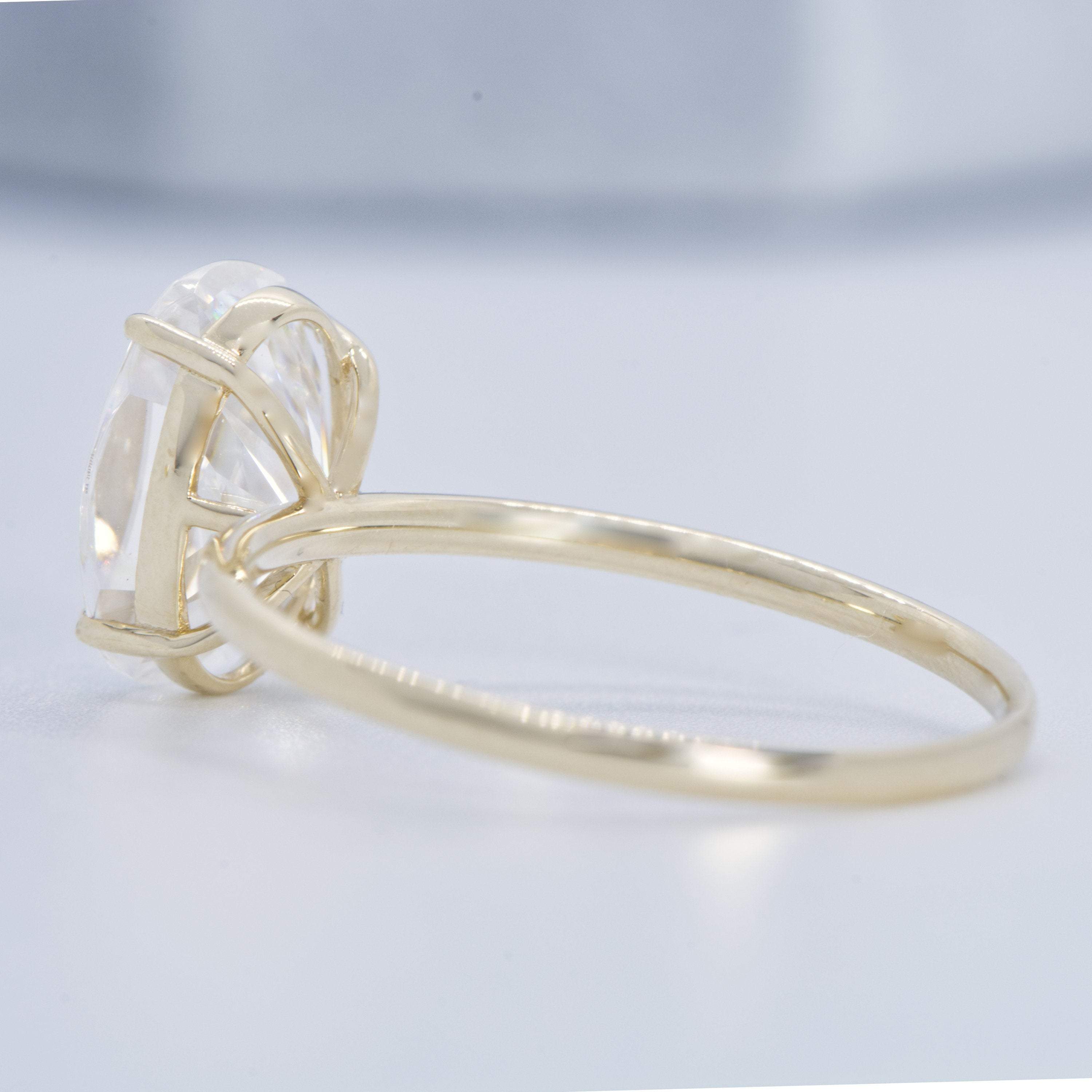 Sonja 3.0 CT Oval Moissanite Engagement Ring LATUKI