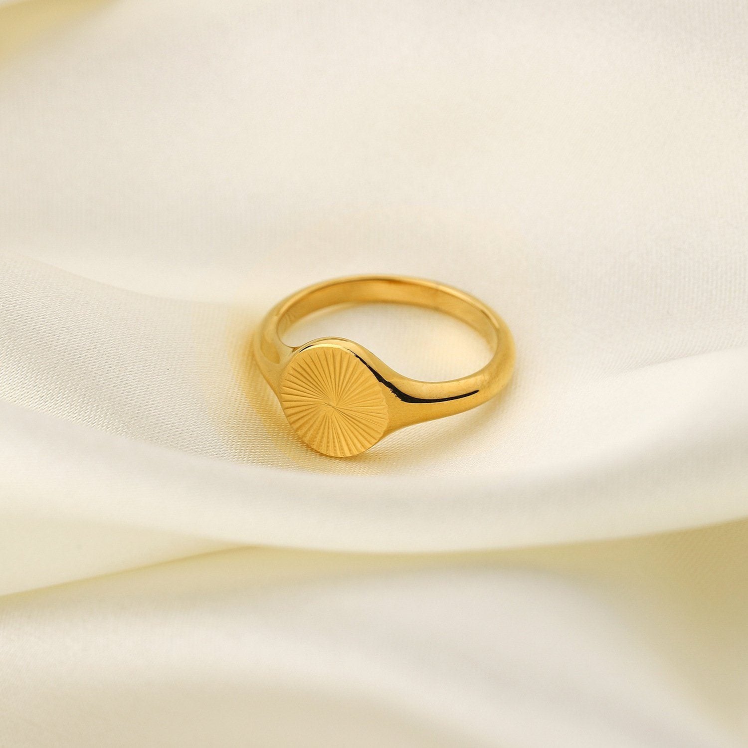 Sunbeam Signet Ring, 18K Gold Signet Ring, Oval Signet Ring, Gold Ring, Round Signet Ring, Statement Ring, GOLD FILLED Ring, Gift for her. LATUKI