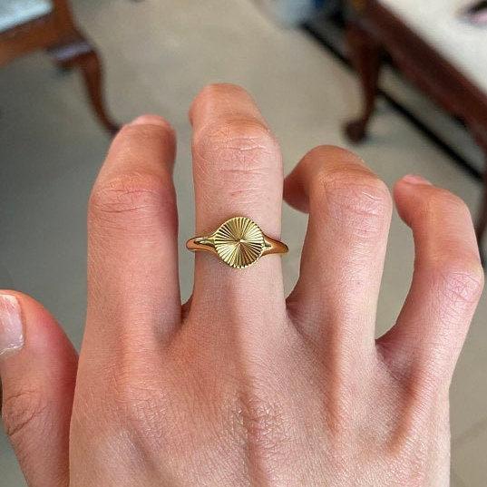 Sunbeam Signet Ring, 18K Gold Signet Ring, Oval Signet Ring, Gold Ring, Round Signet Ring, Statement Ring, GOLD FILLED Ring, Gift for her. LATUKI