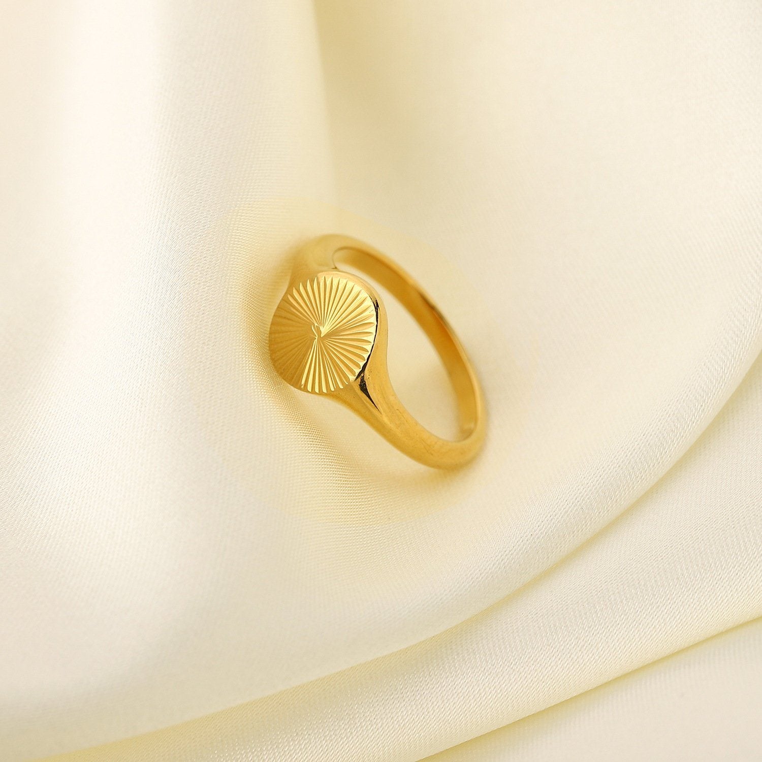 Sunbeam Signet Ring, 18K Gold Signet Ring, Oval Signet Ring, Gold Ring, Round Signet Ring, Statement Ring, GOLD FILLED Ring, Gift for her. LATUKI