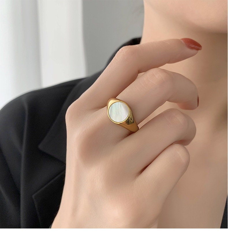 18K GOLD FILLED Pearl Signet Ring, Gold Stacking Ring, Bow Ring, Gold Ring, Stacking Ring, Chunky Ring, Statement Ring WATERPROOF/Sweatproof