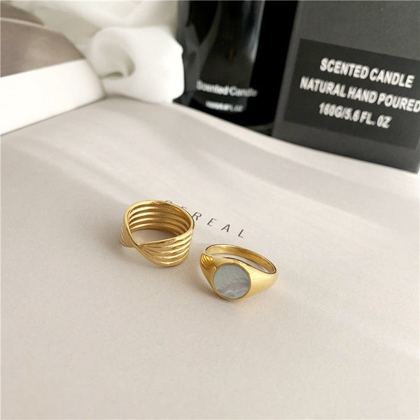 18K GOLD FILLED Pearl Signet Ring, Gold Stacking Ring, Bow Ring, Gold Ring, Stacking Ring, Chunky Ring, Statement Ring WATERPROOF/Sweatproof