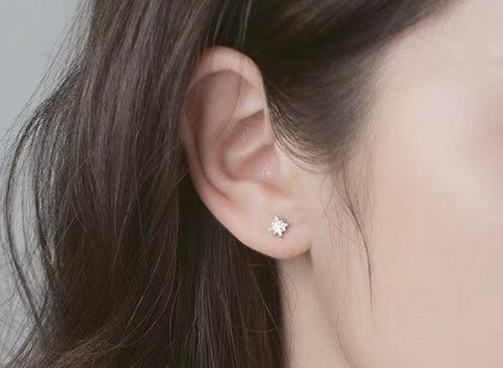 Star Stud Earrings, Mini earrings, 18k gold, Tiny earrings, Dainty earrings, anise earrings, minimalistic earring, Gift for her, North star LATUKI 